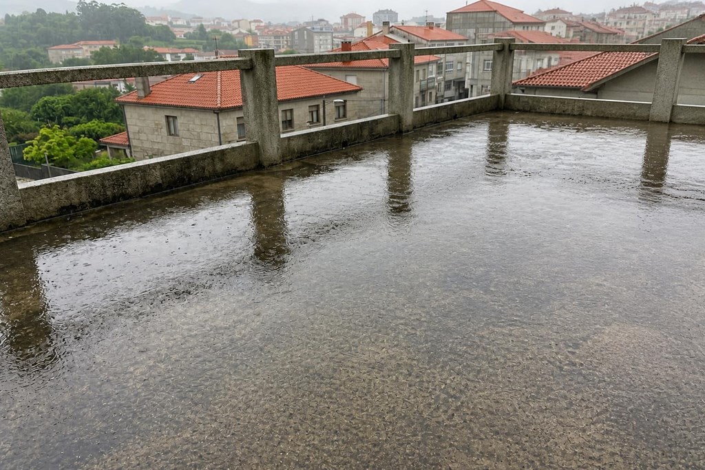Foto 1 Adiós a las filtraciones: impermeabilización de terrazas en Pontevedra
